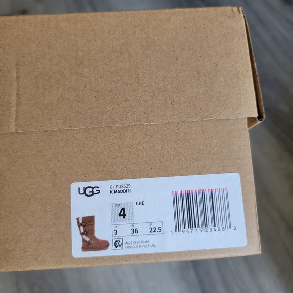 UGG Kids Maddi II Suede Boot - Picture 8 of 10